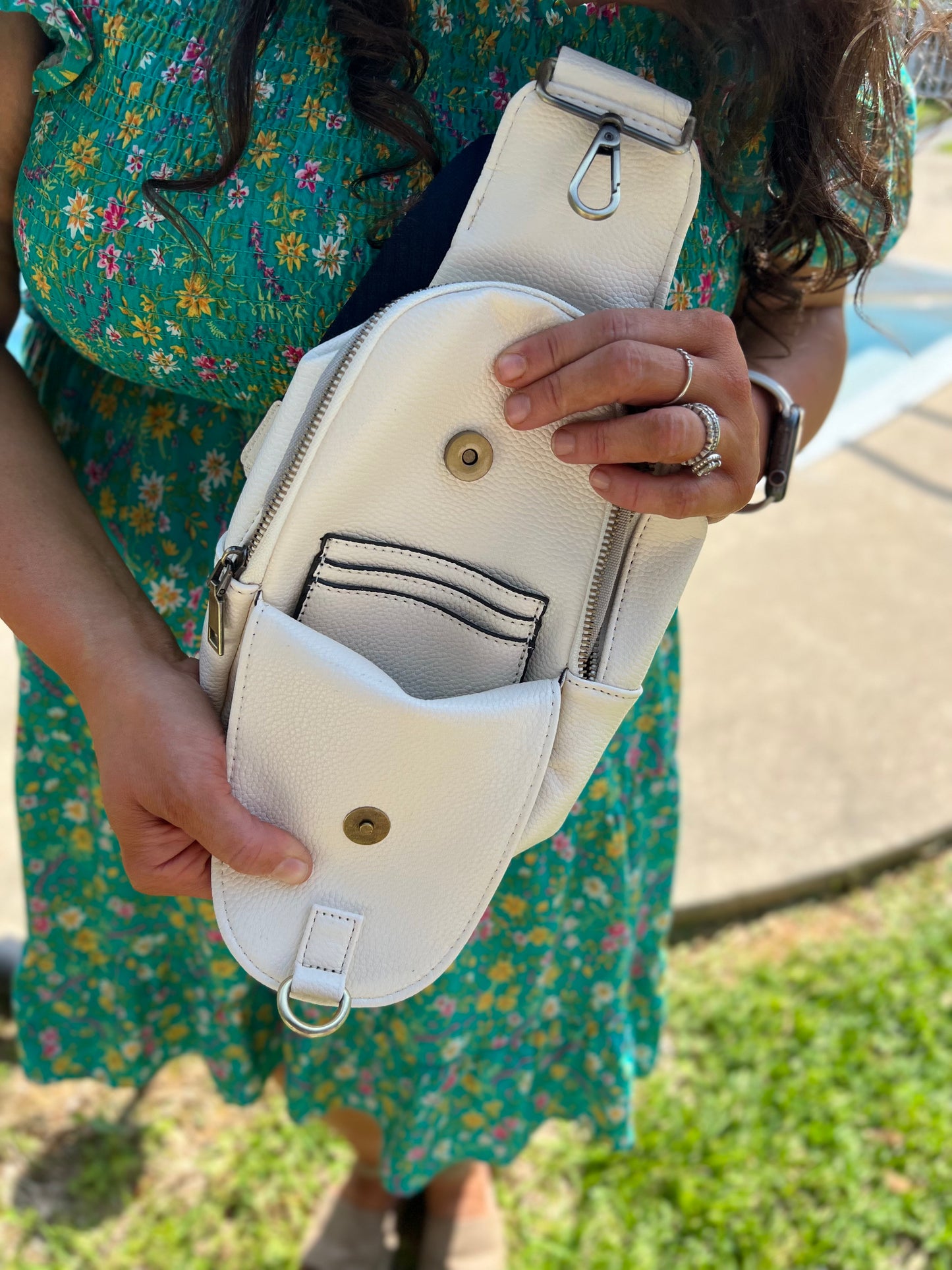 ROSY HEIGHTS TRAIL GUITAR STRAP WHITE SMALL SLING BAG/PURSE